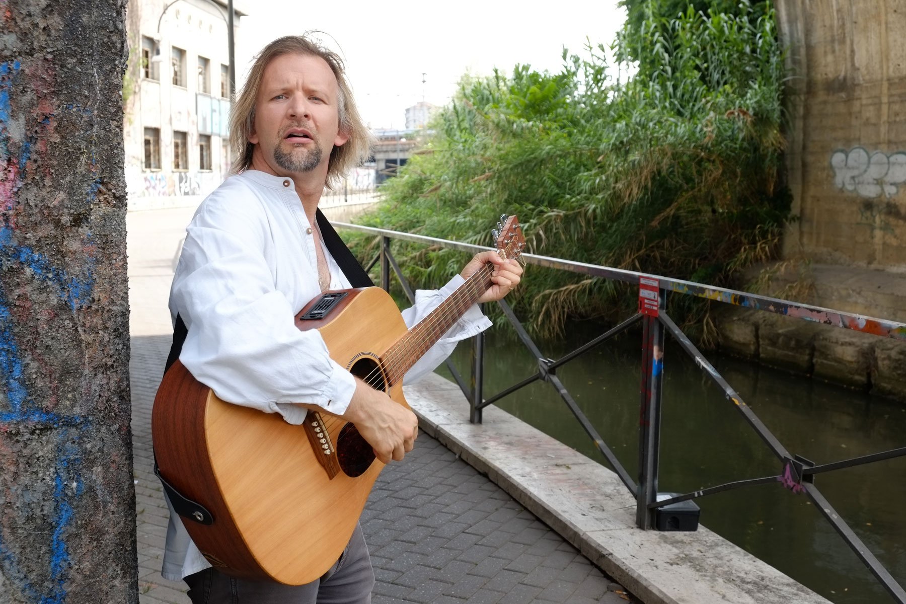 Luca-Maciacchini-sul-Naviglio-Martesana-foto-Donato-Veneri