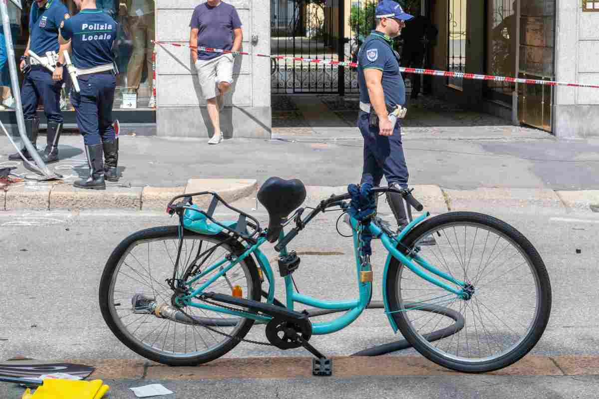 Incidente Milano ciclista travolta: dinamica