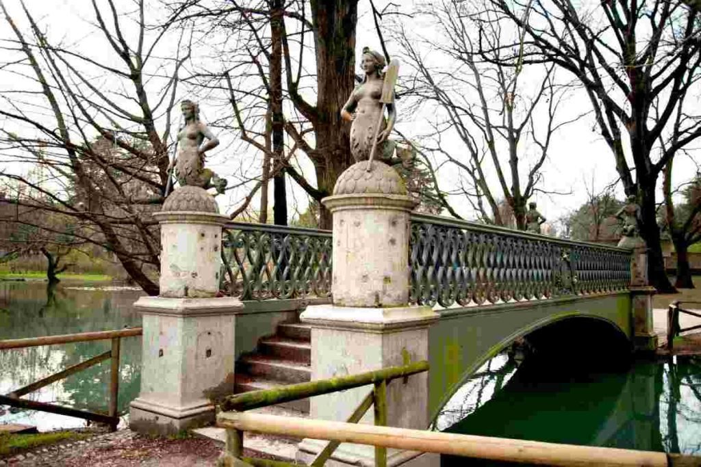 Ponte delle sirenette a Milano