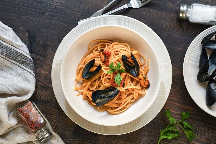 Spaghetti con le cozze: la ricetta di Cannavacciuolo