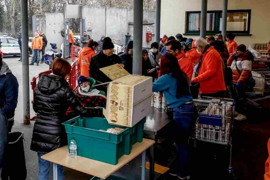 Distribuzioni prodotti prima necessità temporary store Milano