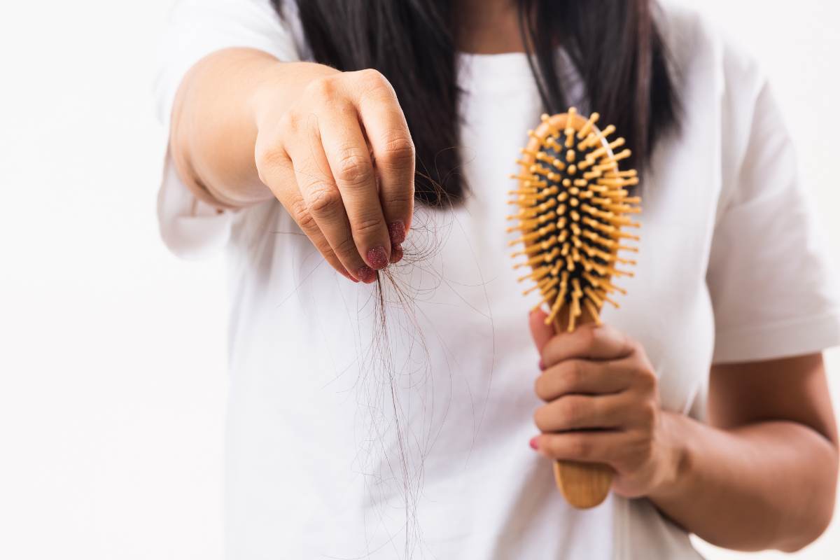 capelli caduta autunno castagna rimedi 