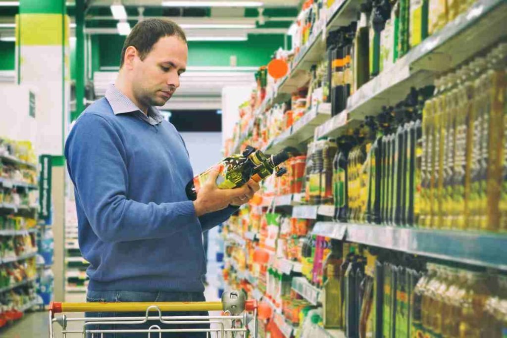 Supermercati, ecco perché acquistare i prodotti in fondo agli scaffali