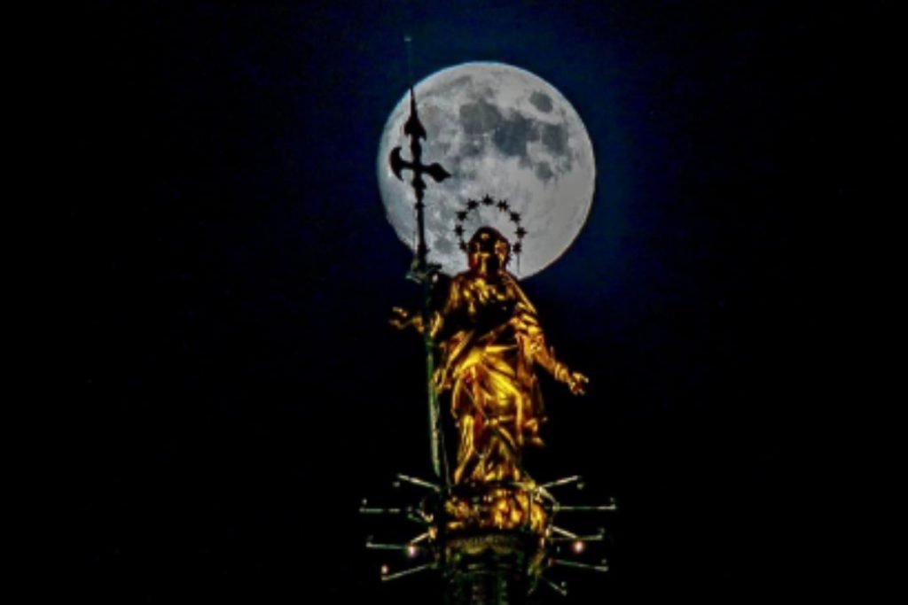 Superluna Milano