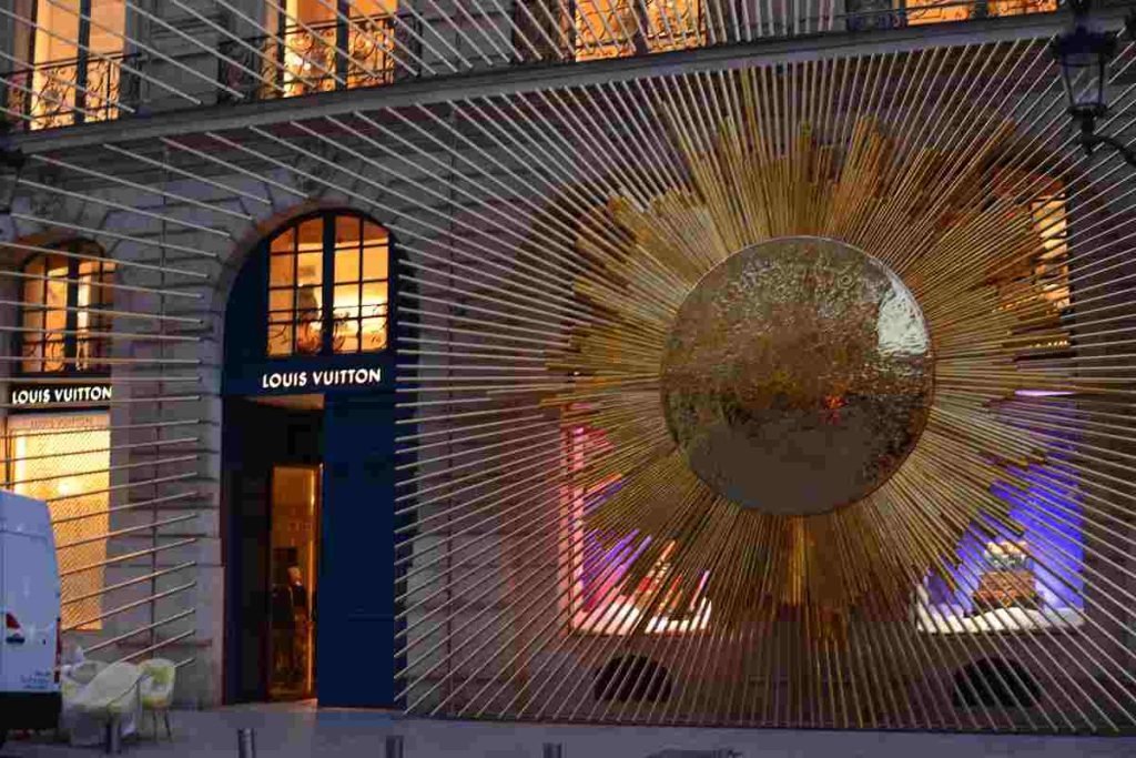 Louis Vuitton apre in Italia e cerca personale