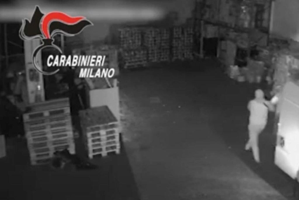 Milano magazzino rapina