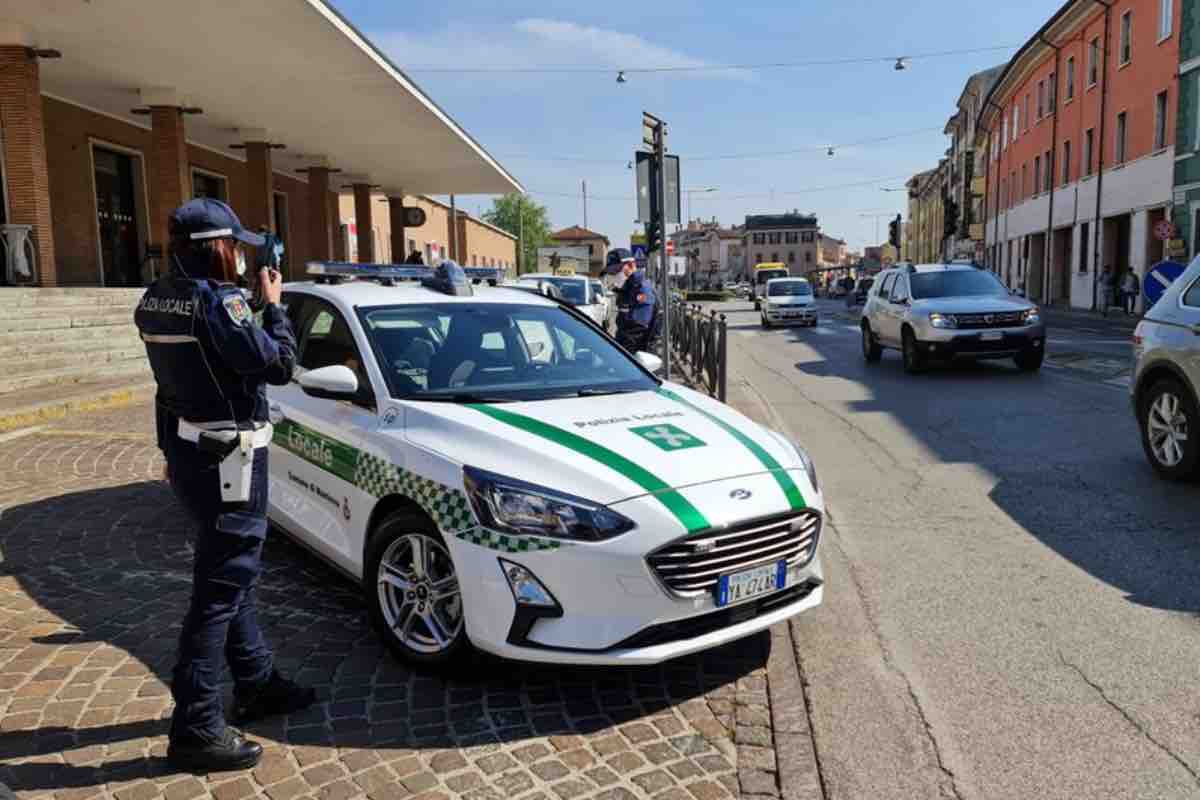 chi è ammesso al bando per agenti di polizia locale a Mantova