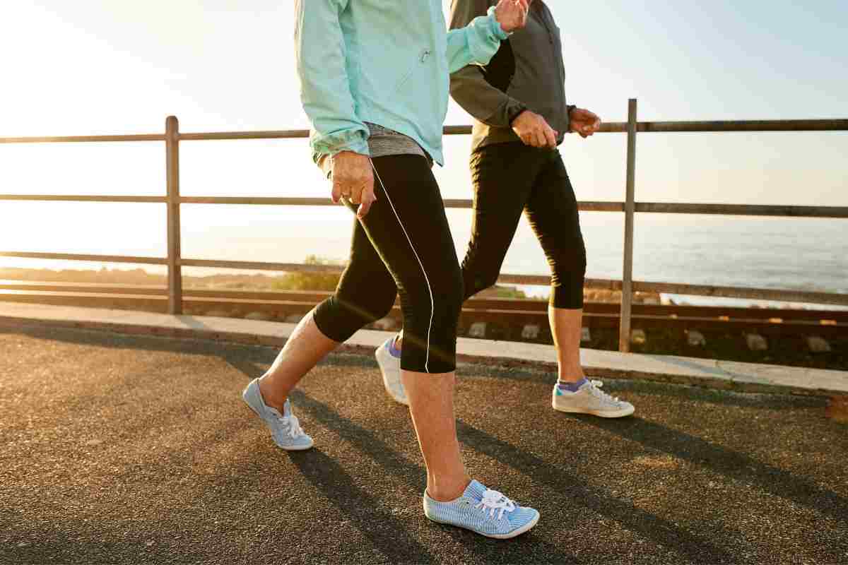 Camminare per dimagrire, si può perdere fino a mezzo chilo, ecco come