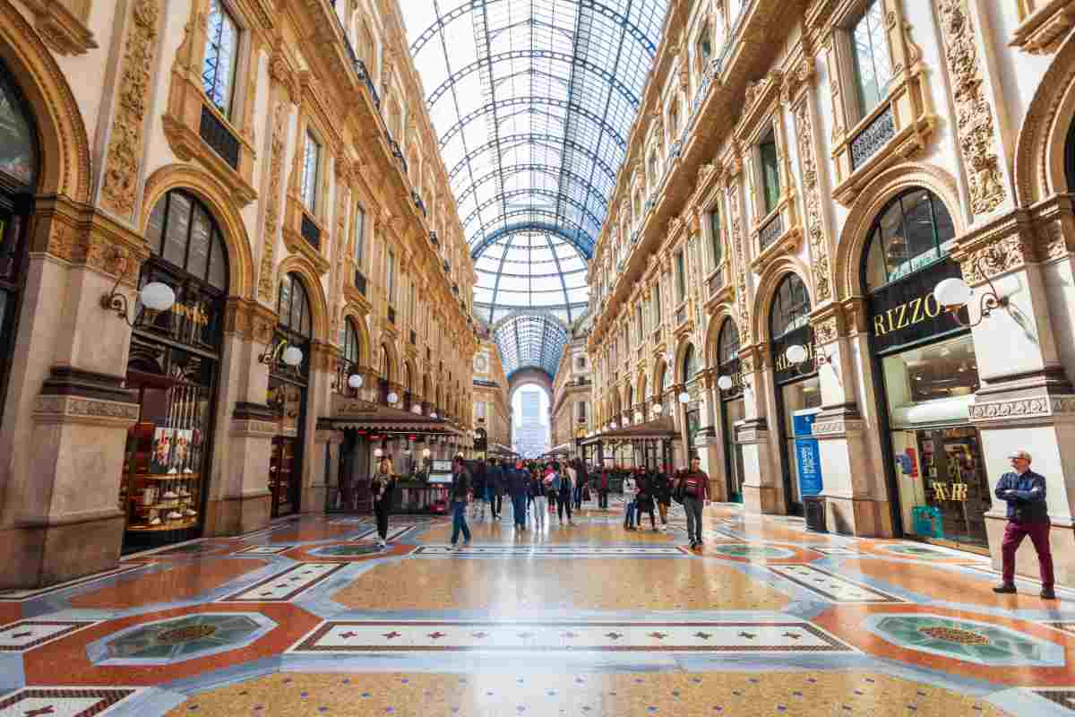 Rito scaramantico alla Galleria Vittorio Emanuele di Milano