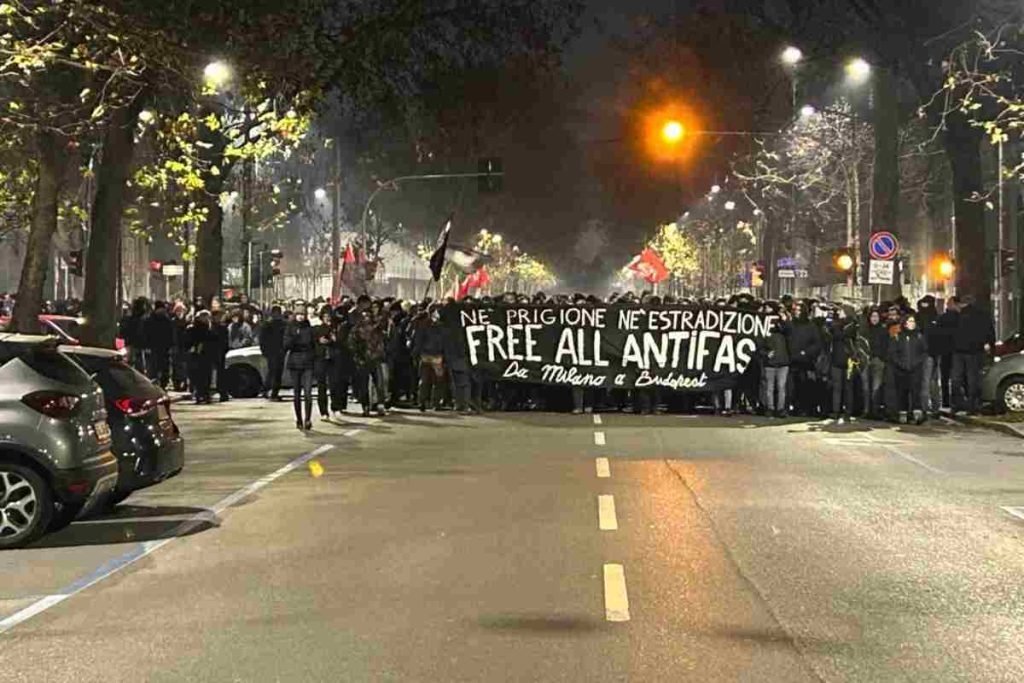 Anarchici manifestazione Milano