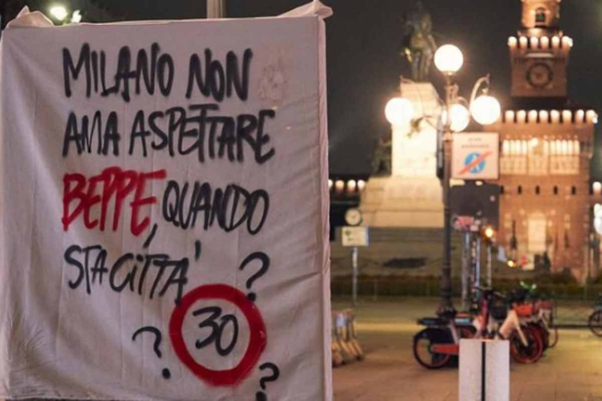 Striscione protesta Milano
