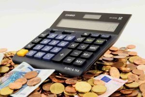 Stipendio e risparmio: le regole per avere soldi da parte