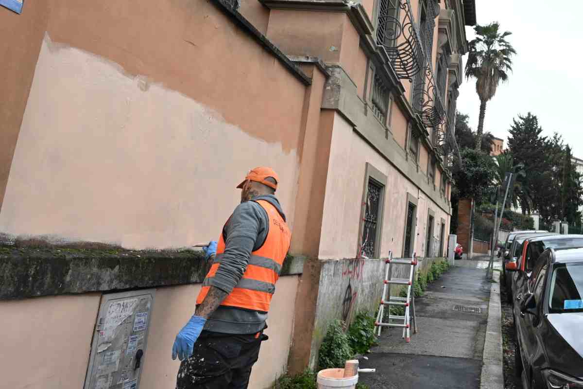 Scritte contro Ilaria Salis a Roma