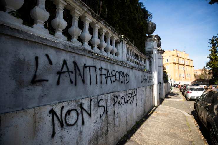 Scritte contro Ilaria Salis a Roma