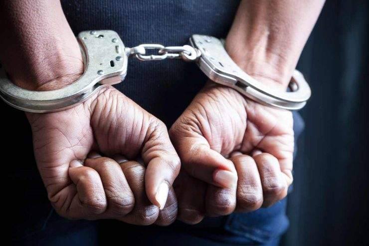 Arrestati quattro uomini per contratti di affitto falsi agli stranieri