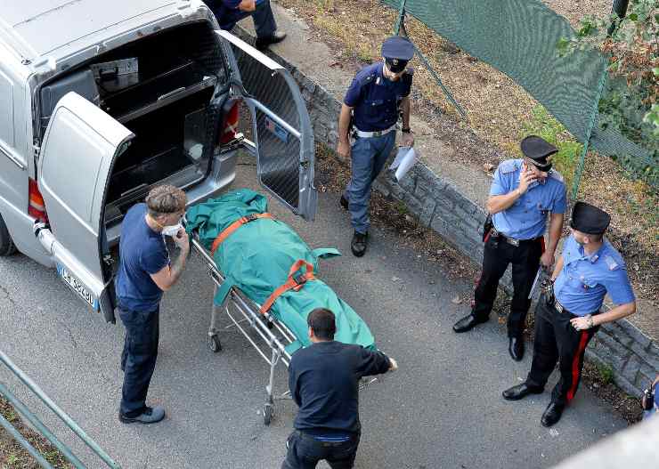 Trovato il cadavere decomposto di un uomo in un laghetto di Milano