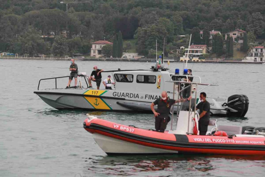 Trovato il cadavere decomposto di un uomo in un laghetto di Milano