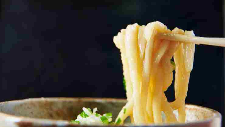 Udon noodles con le verdure super cremosi
