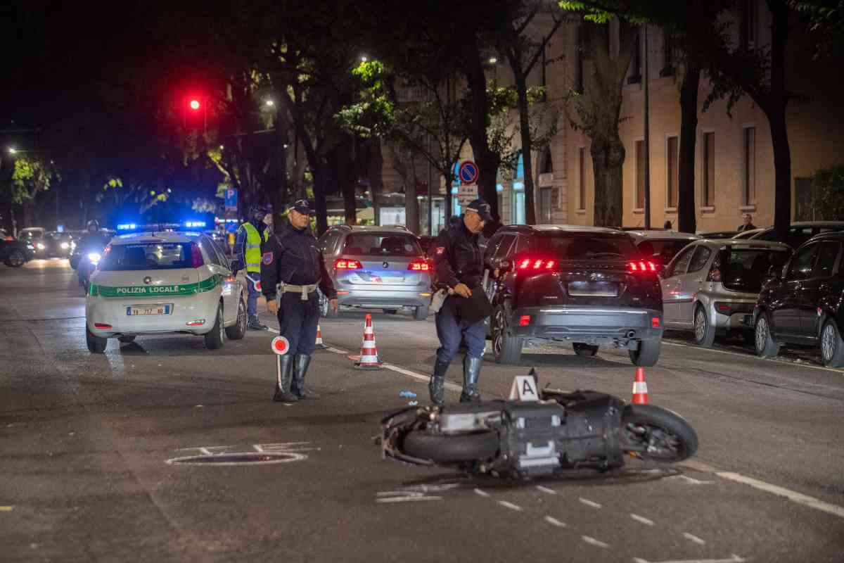 Incidente in moto a Milano, ecco il video rivelatore