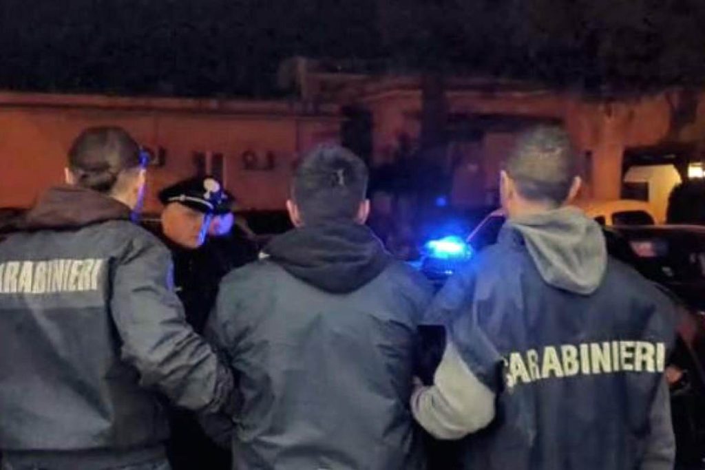 Picchiano passeggeri sul treno