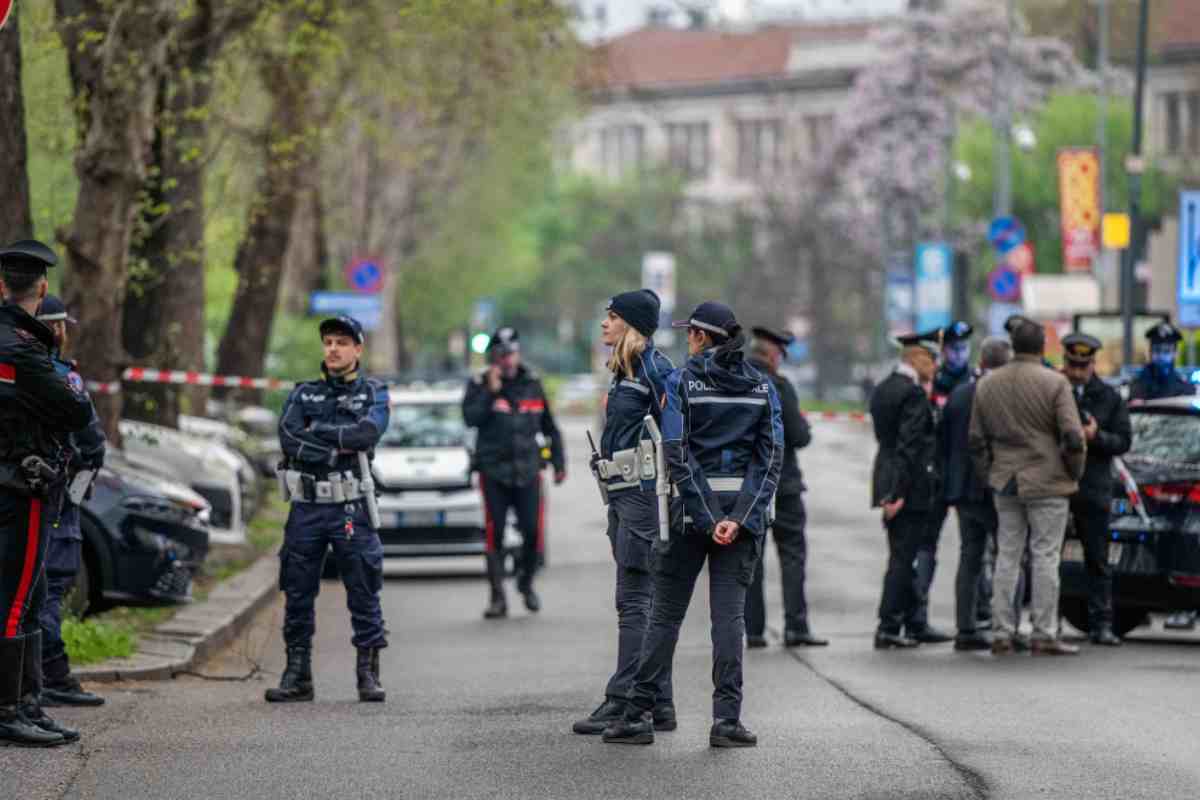 Minaccia i Carabinieri con il coltello