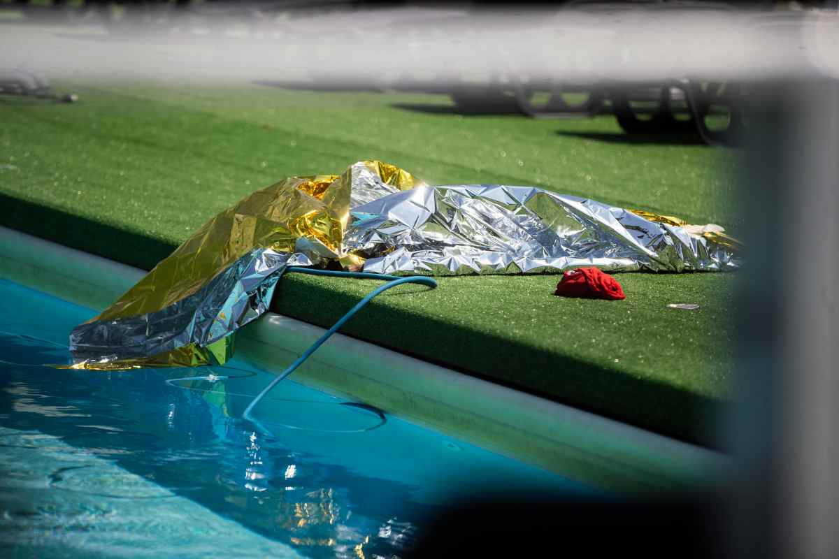 Bambino morto in piscina, condannati i genitori