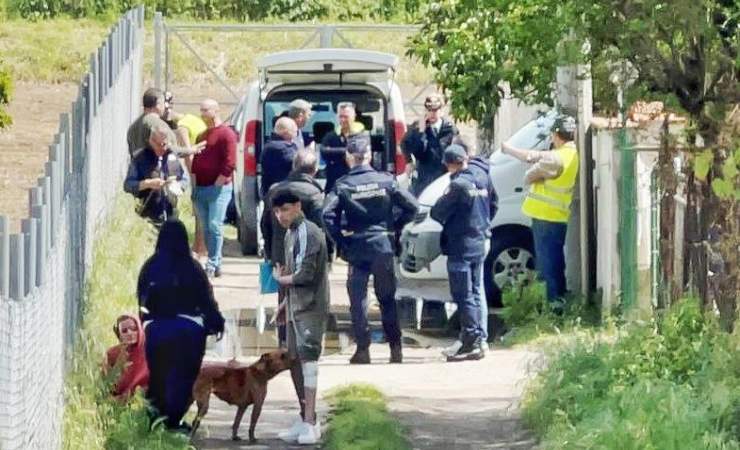 Pitbull azzanna i soccorritori