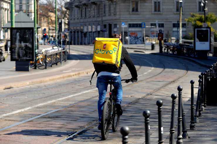 Rider aggrediti a Milano