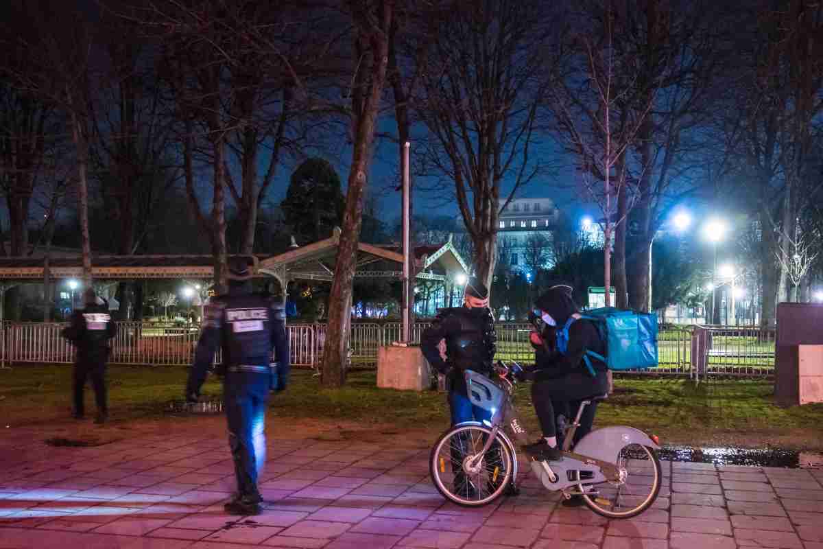 Rider aggrediti a Milano