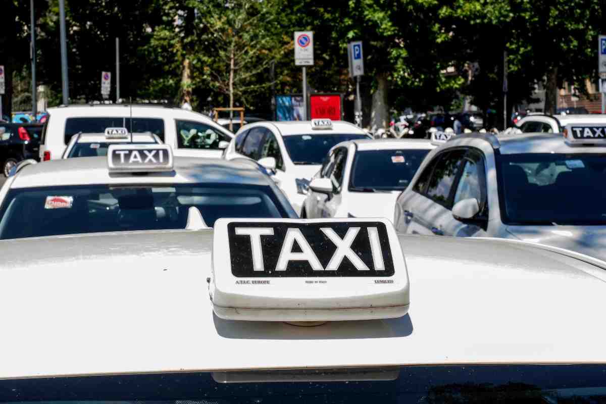 La polemica sui taxi a Milano
