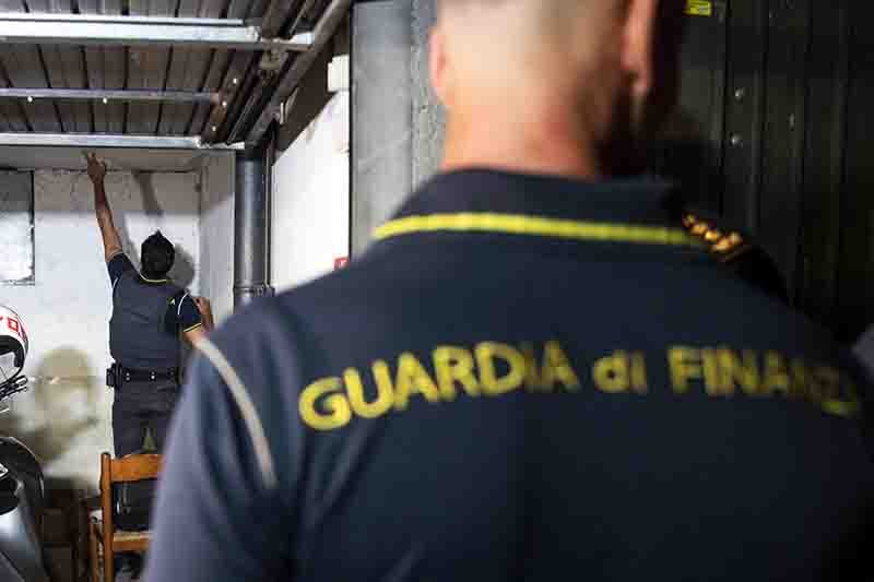 Mantide Milano, guardia di finanza