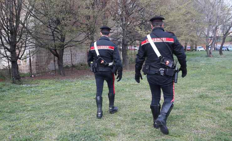 L'ha preso a bottigliate e lasciato in un lago di sangue