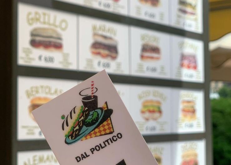 Il chiosco che fa i panini con i nomi dei politici