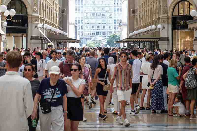 Milano Ferragosto Turisti