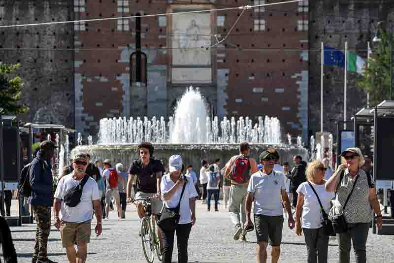 Milano Ferragosto Turisti