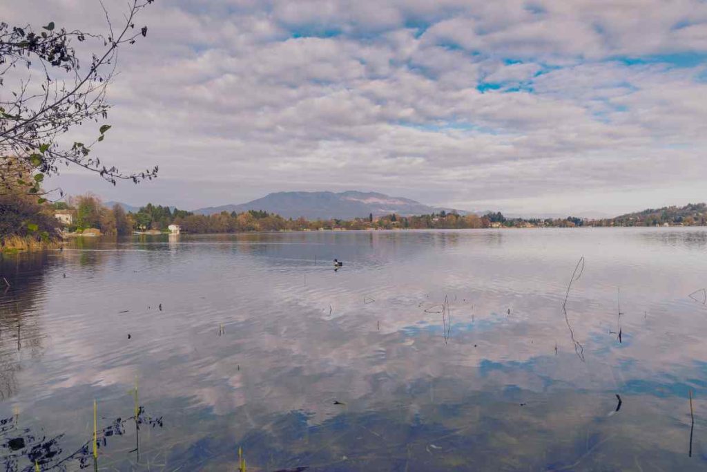 Lago di Monate piscina naturale