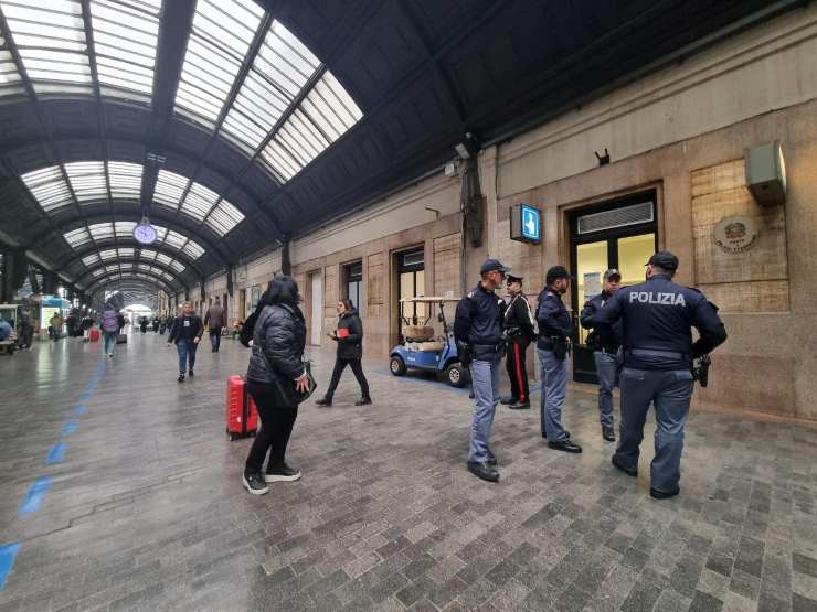 Tenta una rapina in treno