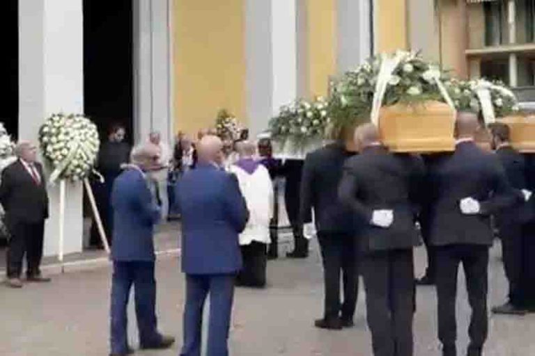 Paderno Dugnano, Lacrime E Commozione Per I Funerali Della Famiglia ...