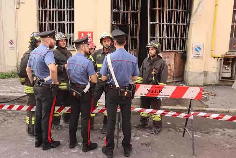 Milano, incendio via Cantoni