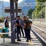 Brutalmente aggredito appena sceso dal treno