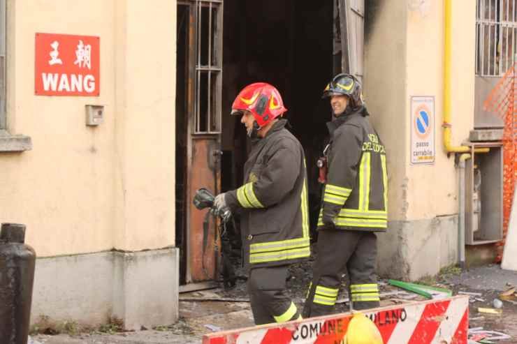 Incendio al magazzino cinese a Milano