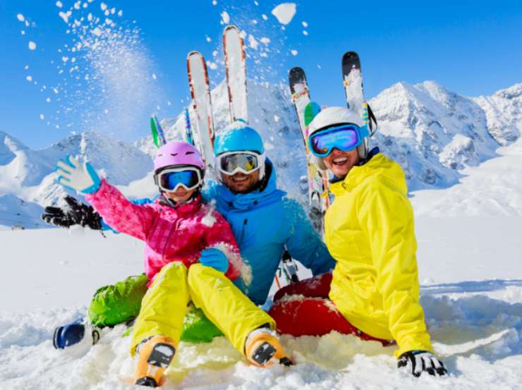 Famiglia abiti da neve 