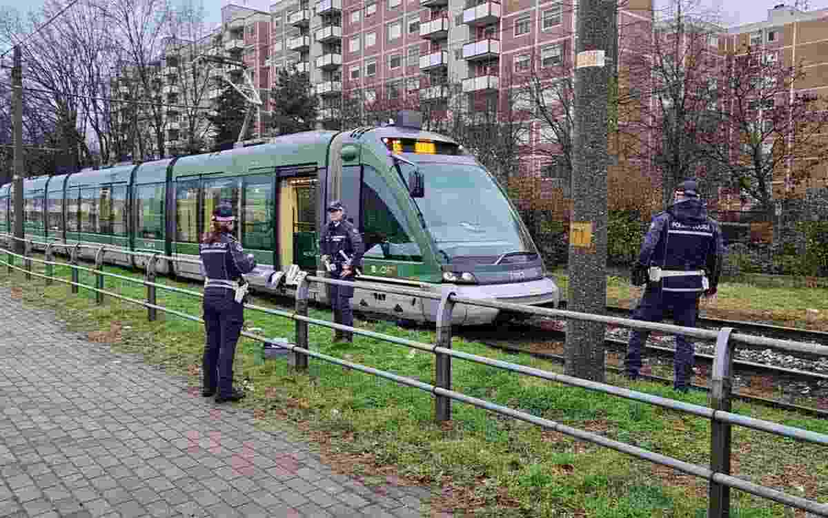 Morto sui binari al Gratosoglio