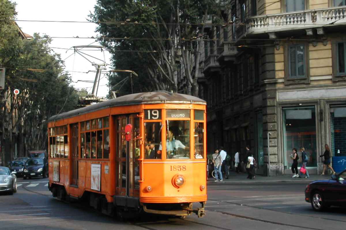 Tram giallo numero 19