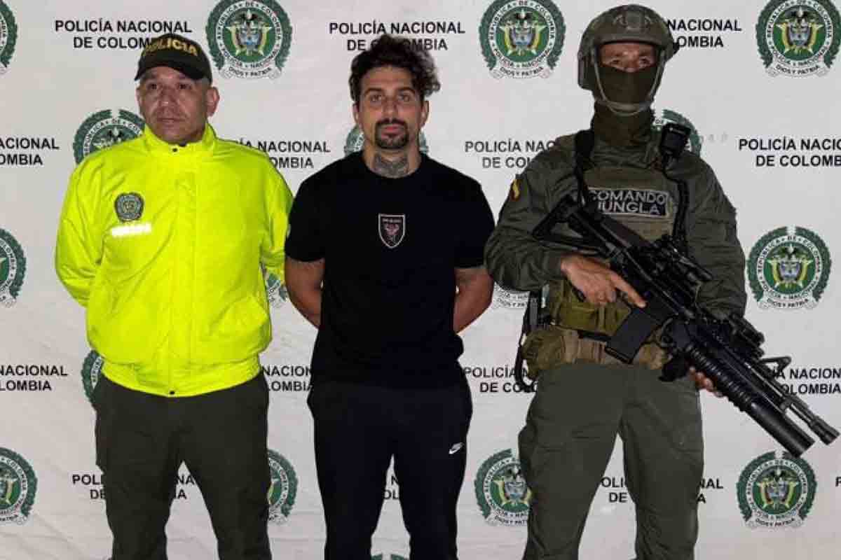 Emanuele Gregorini tra militari colombiani