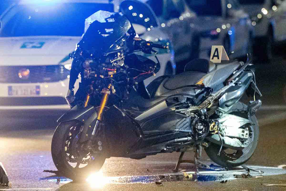 Schianto Moto, muore 20enne