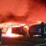 Sesto San Giovanni, auto in fiamme in parcheggio