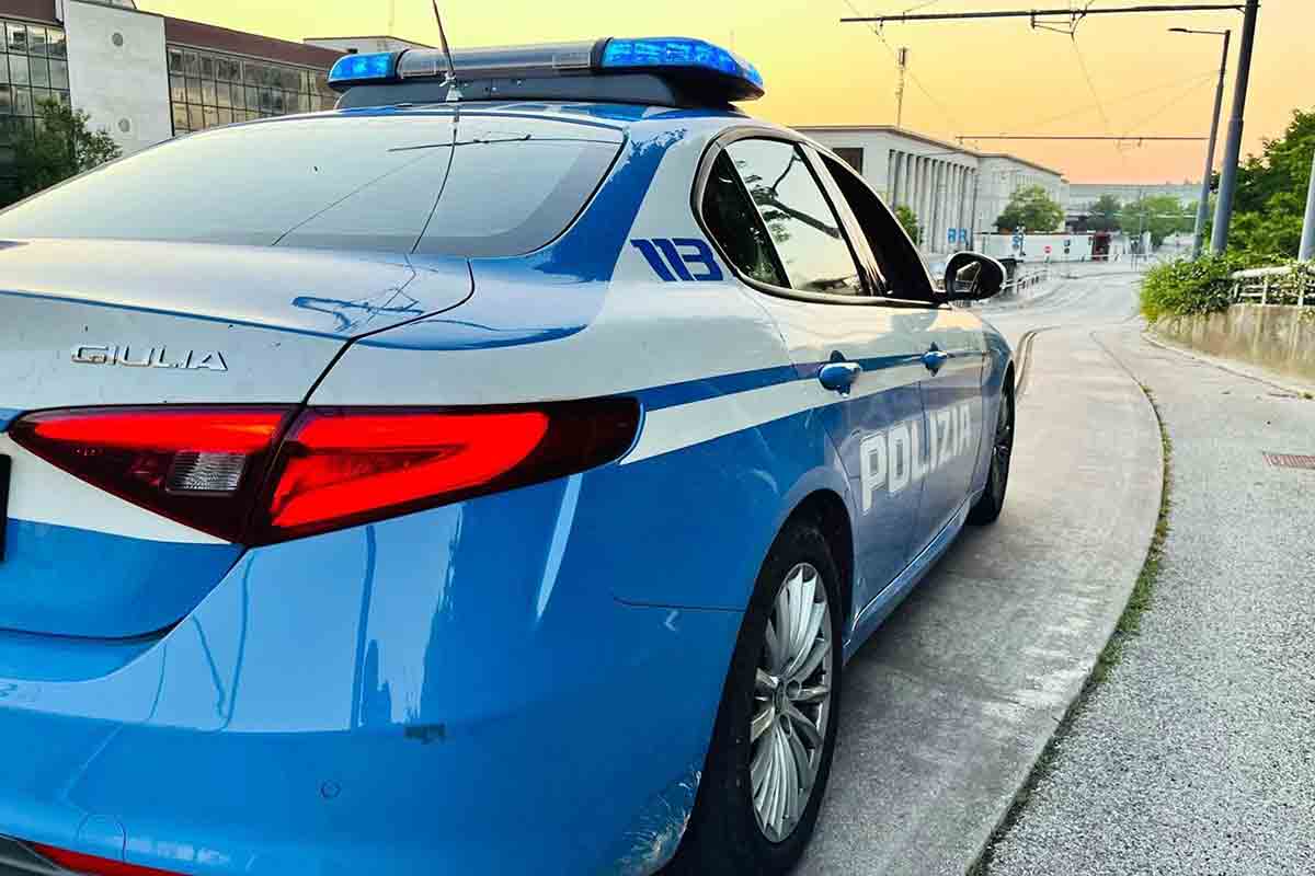 Violenta donna davanti a figlio, Milano