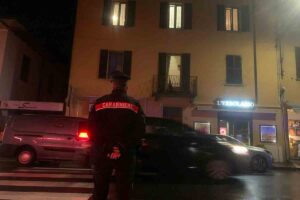 Luino, uccide padre a coltellate