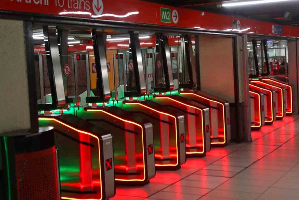 Milano, tentato suicidio Metro